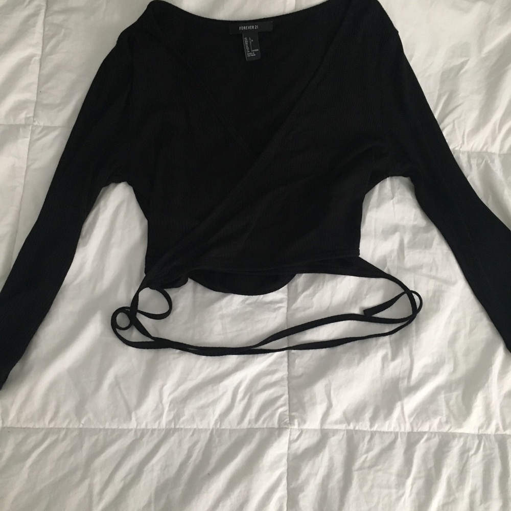 Black long sleeve crop top